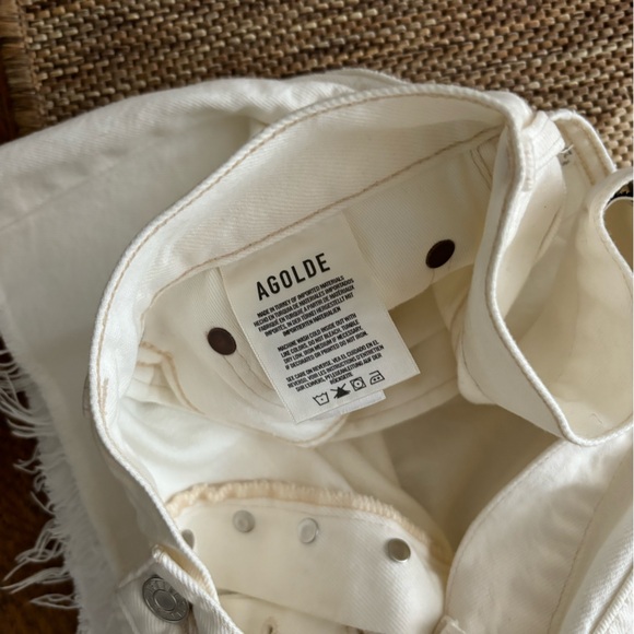 Agolde Parker Long Shorts in Panna Cotta - Picture 5 of 9